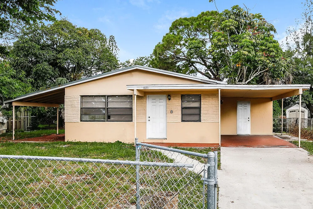 3 bed, 2.0 bath, 1053 sqft, $2,595 — Photo 1