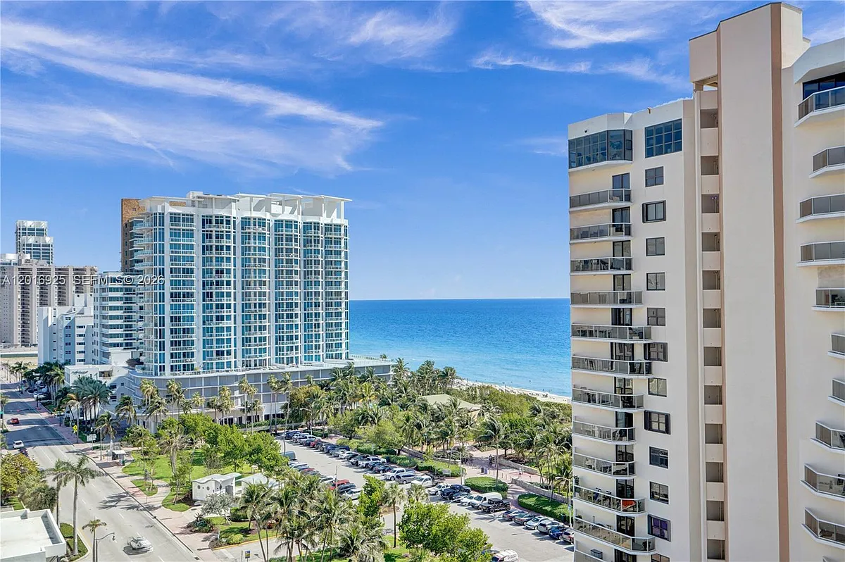 Building Photo - 6422 Collins Ave #1402