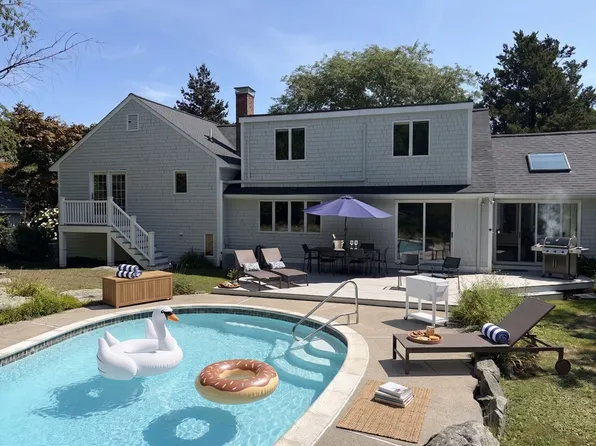 8 Marbee Rd, Rockport, MA 01966