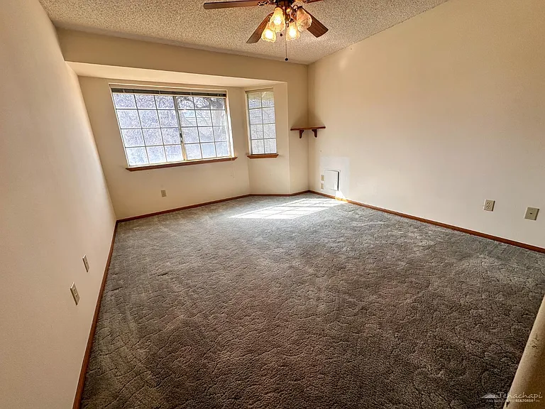28301 Bear Valley Rd — Photo 12