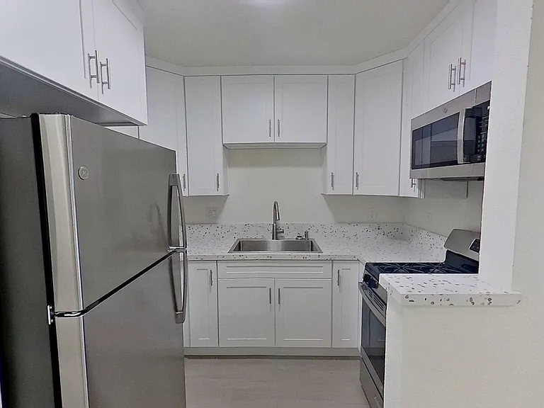 437-443 W Valencia Dr — Photo 4