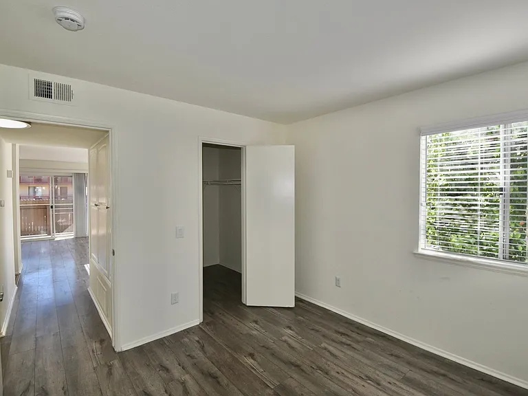 15520 Foothill Blvd — Photo 26