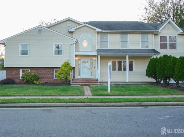 3 Charles Ct, Edison, NJ 08820