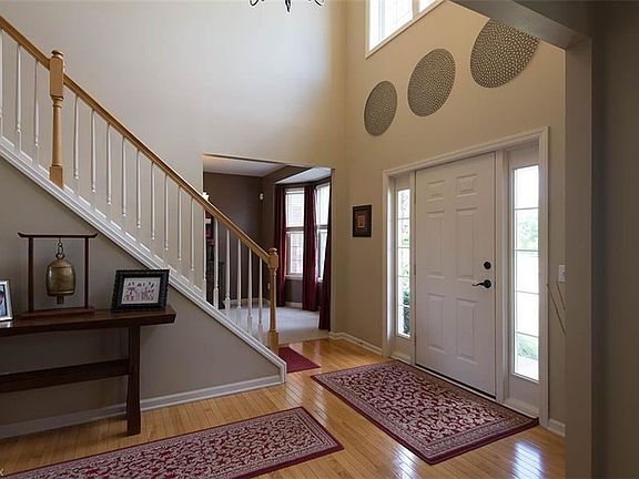 4th image of 150 Hartford Ct