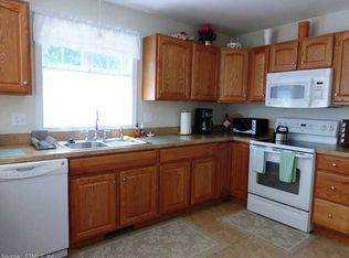 3 Acorn Dr, Broad Brook, CT 06016