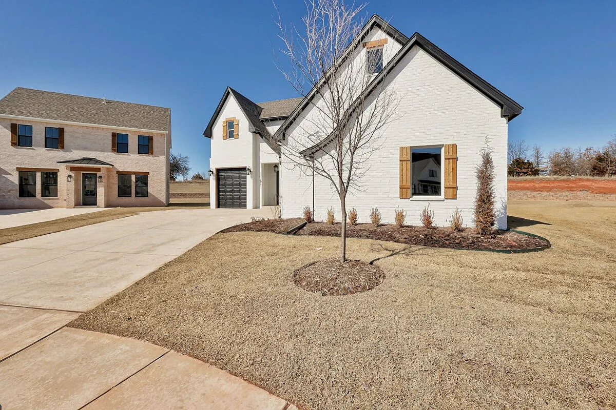 5 bed, 4.0 bath, 2829 sqft, $3,495 — Photo 3