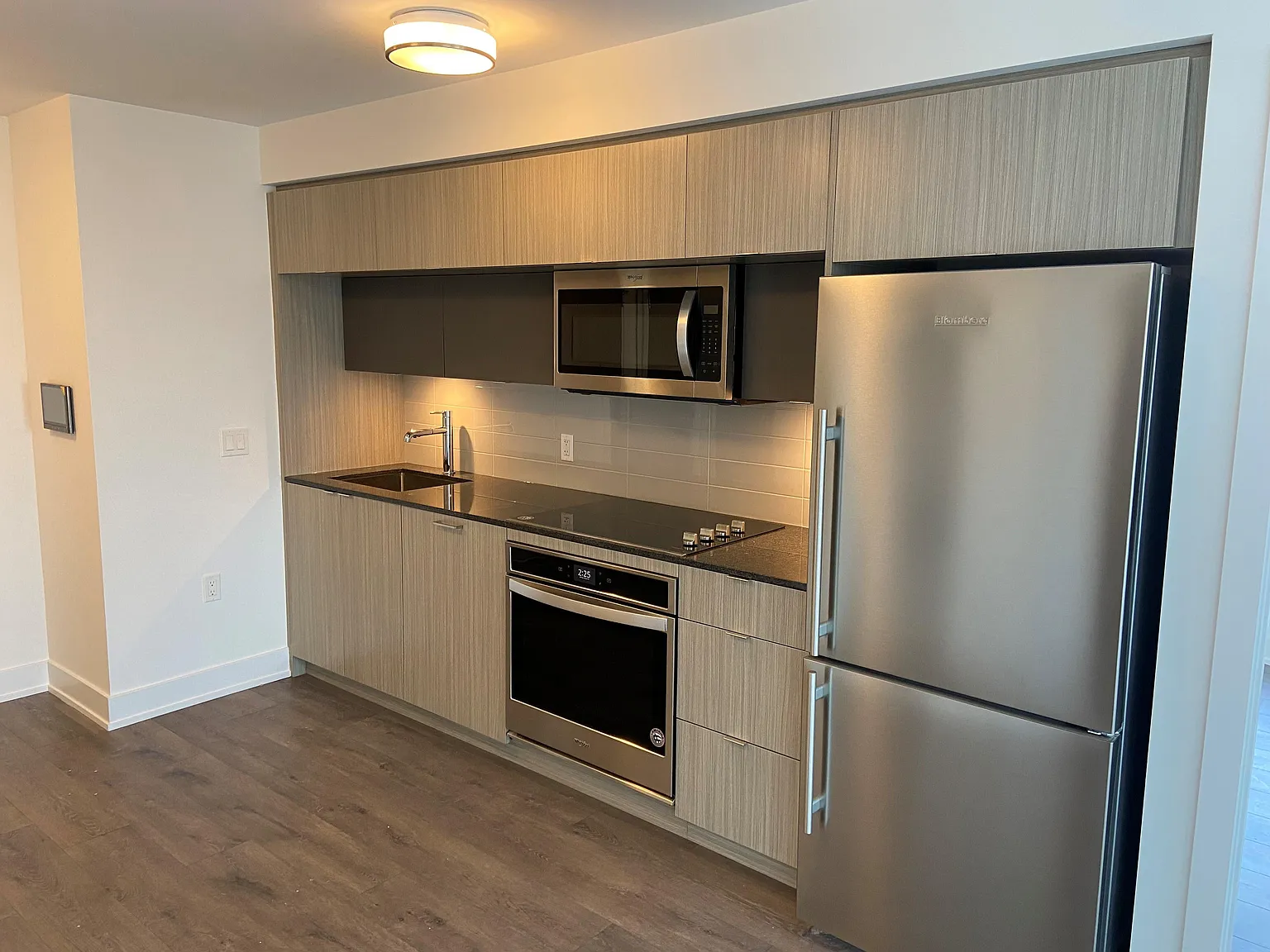 9471 Yonge St #562 photo 1