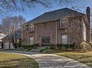 10215 Howe Ln, Leawood, KS 66206