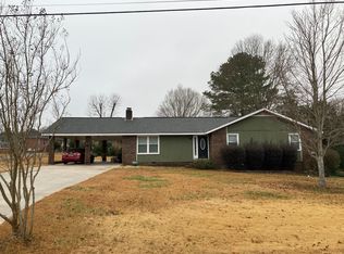 111 Parris Cir, Roanoke, AL 36274