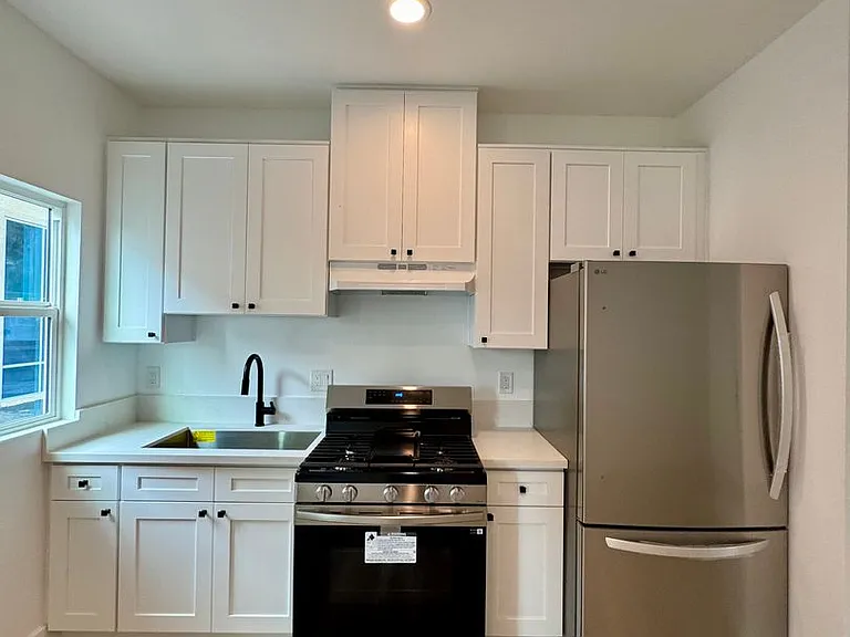 5250 Los Altos Plaza — Photo 15
