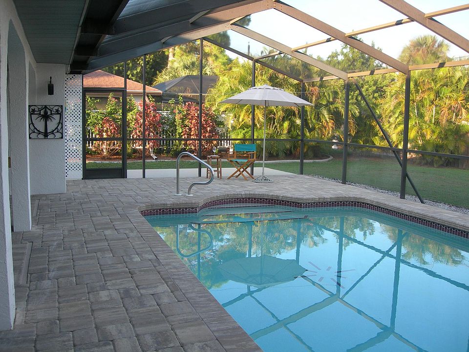 SECLUDED BACK YARD