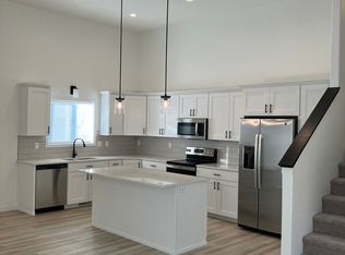 4562 13th St S, Moorhead, MN 56560