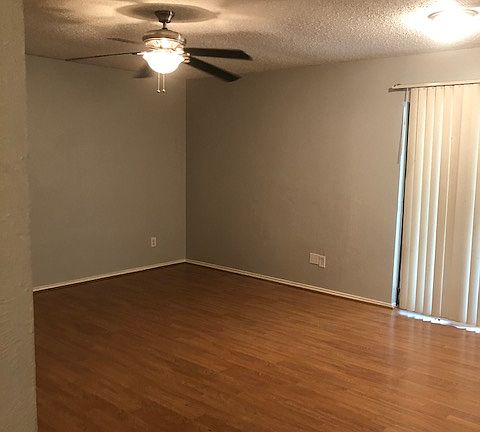 3rd image of 1142 Vail Dr