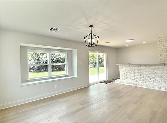 5th image of 268 Saint Andrews Blvd