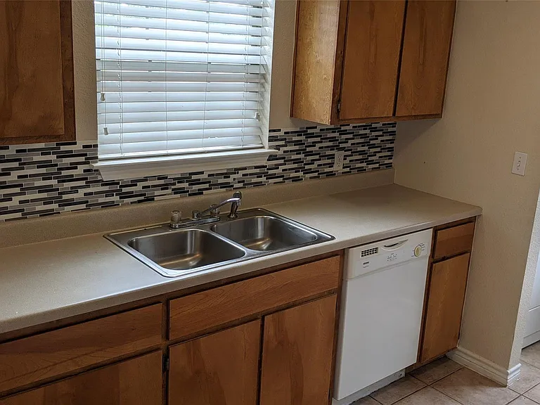 114 Sendero Dr — Photo 7