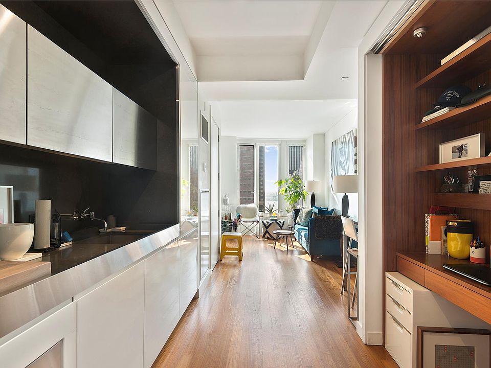 1st image of 15 William St #22D