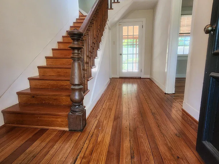 1520 Ridout Ln — Photo 5