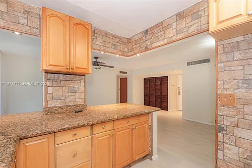 17021 N Bay Rd #102 Photo 1
