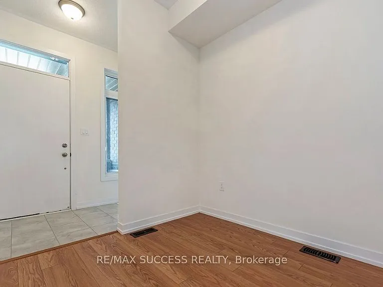 1538 Wellwood Ter — Photo 4
