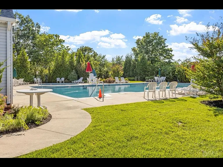 617 Hampshire Dr — Photo 15