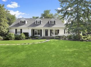 32 Basket Neck Ln, Remsenburg, NY 11960