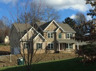 5043 Ravenwood Rd, Mechanicsburg, PA 17055