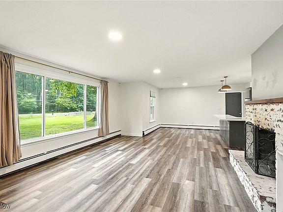 4th image of 8619 Sugar Tree Dr