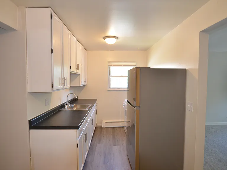 252 Hartwell Ave — Photo 4