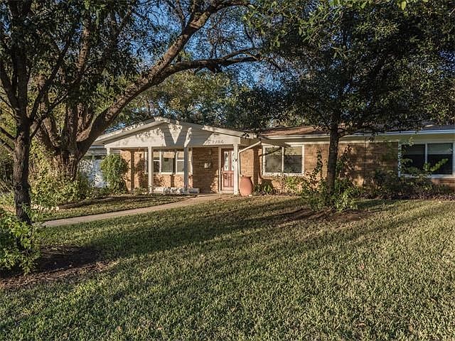 1st image of 2706 Twin Oaks Dr