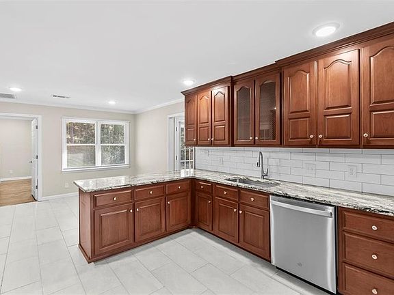 5th image of 227 Rollingwood Cir NW