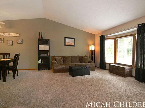 4th image of 3104 Wilfred Ave NE