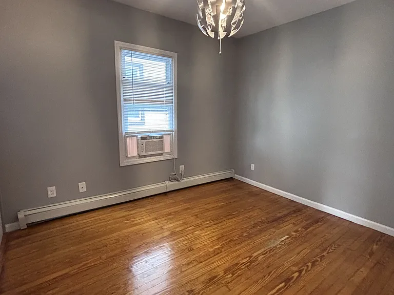 196 Devon St #1 — Photo 5