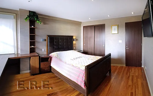 Sold by Elbe Real Estate Inc | media 40