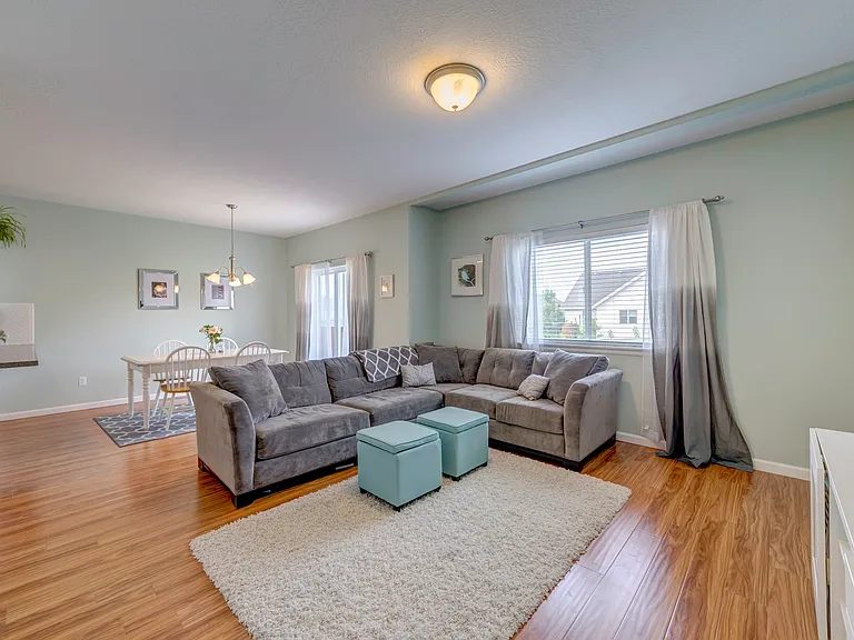4253 N Cresthaven Ln — Photo 3