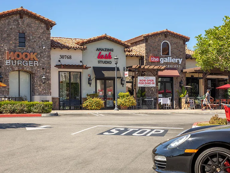 10 minutes away from the Shoppes at Westlake Village.