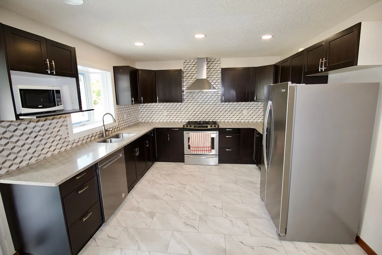 5 Bed 3.5 Bath Home For Rent Twin Brooks Edmonton — Photo 3
