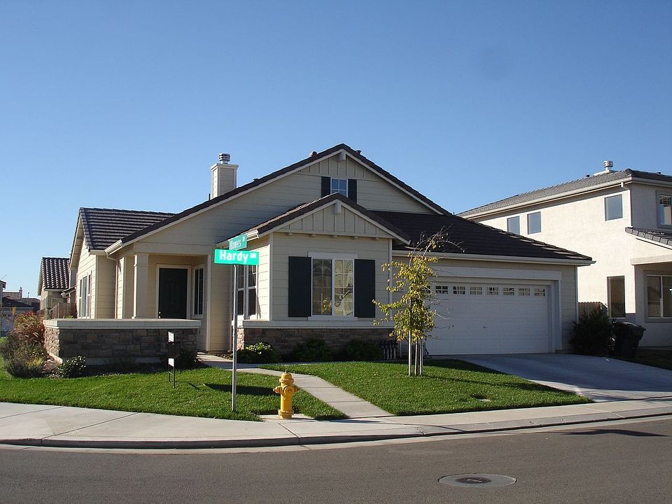 NICE CORNER LOT..