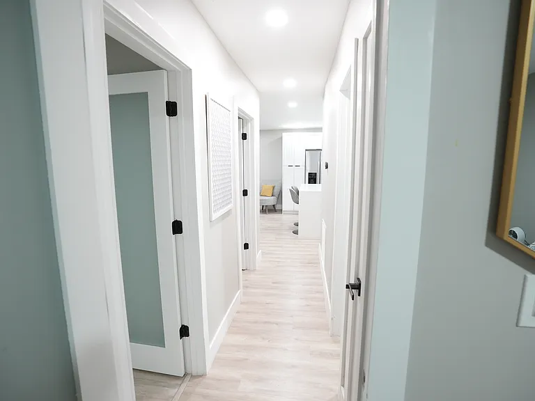 331 W 40th Pl — Photo 13