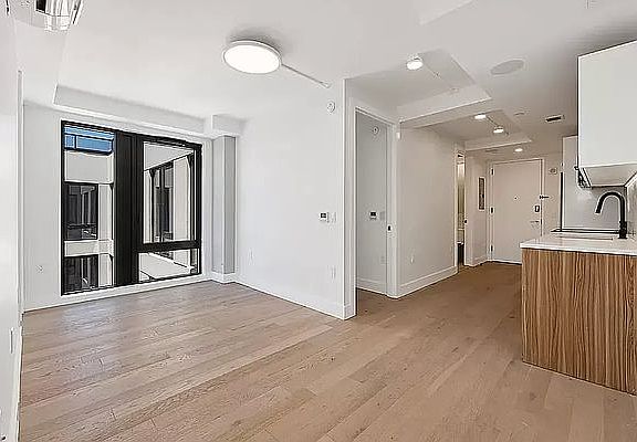 4th image of 60 W 125th St #703
