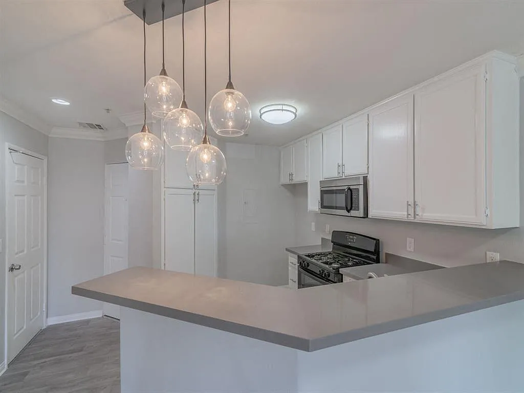 Warner Center Townhomes — Photo 4