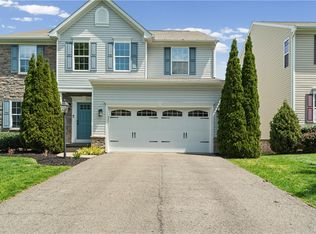 215 Long Ridge Dr, Coraopolis, PA 15108