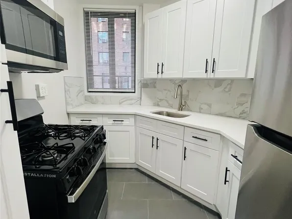 2200 E Tremont Avenue #TH, Bronx, NY 10462
