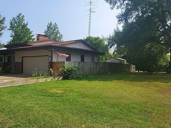 5th image of 756 N Lake Dr