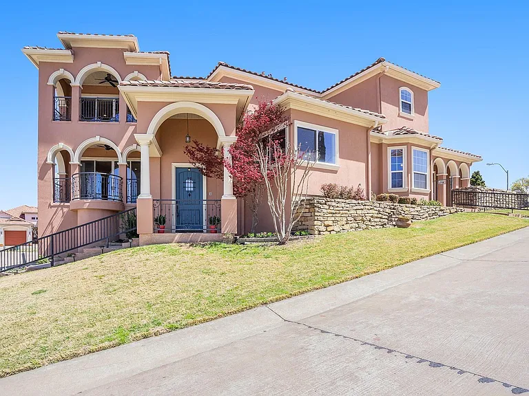 7713 Lakeview Cir — Photo 1