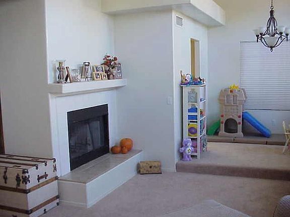 3rd image of 614 E NEW HAVEN Circle