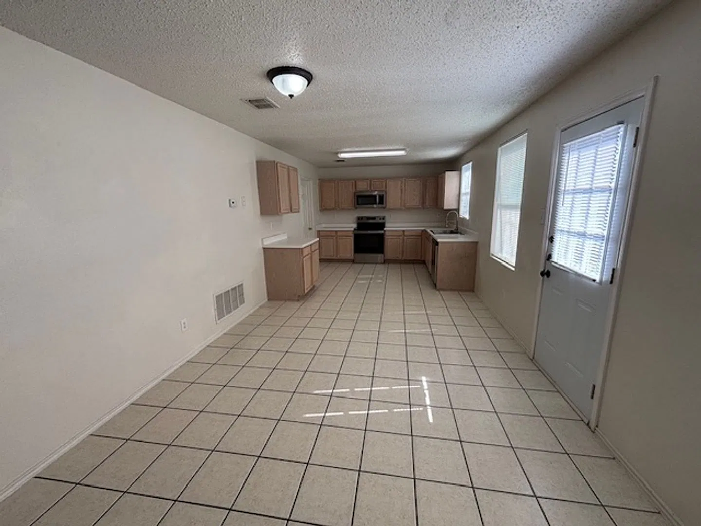 Very Nice Home in Eagle Mtn Saginaw ISD — Photo 4