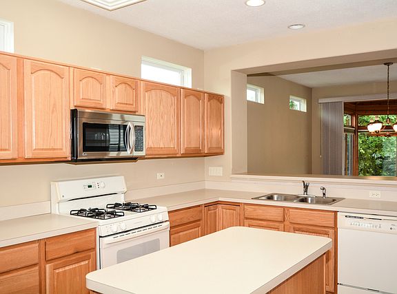4th image of 13281 Stratford Ln