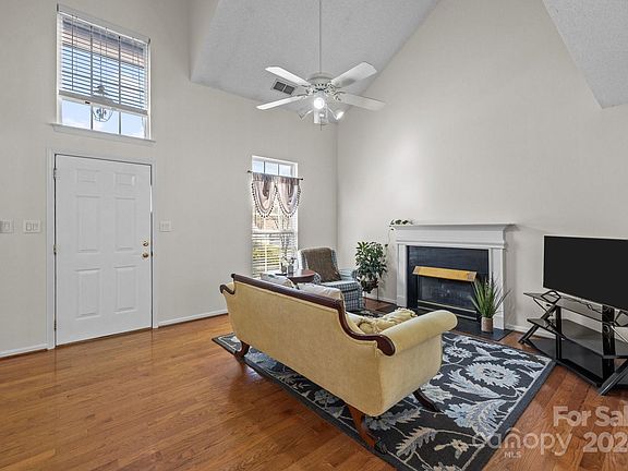 5th image of 169 W Walnut Ave