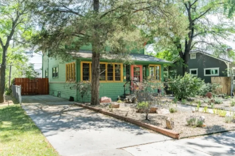 1221 Main St
