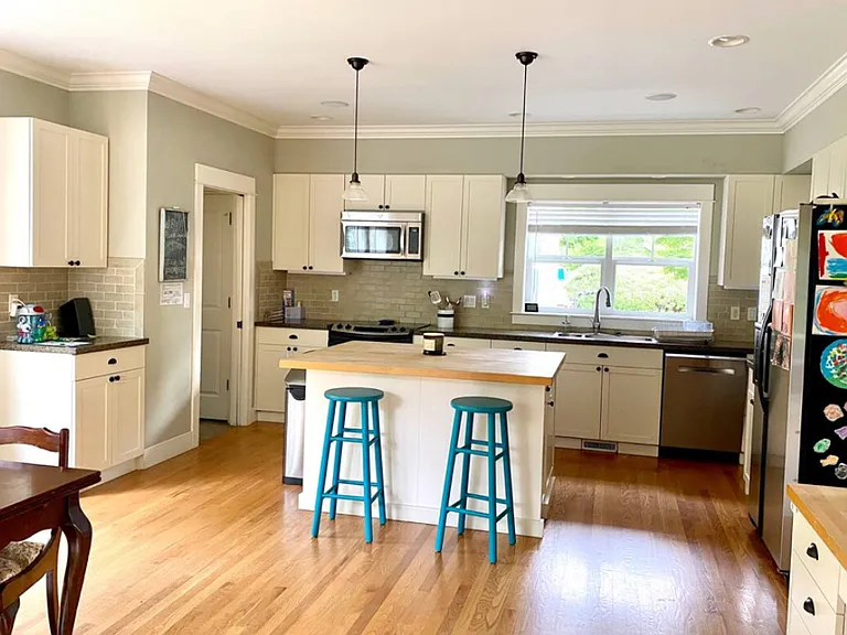2194 Douglas Dr NE — Photo 6